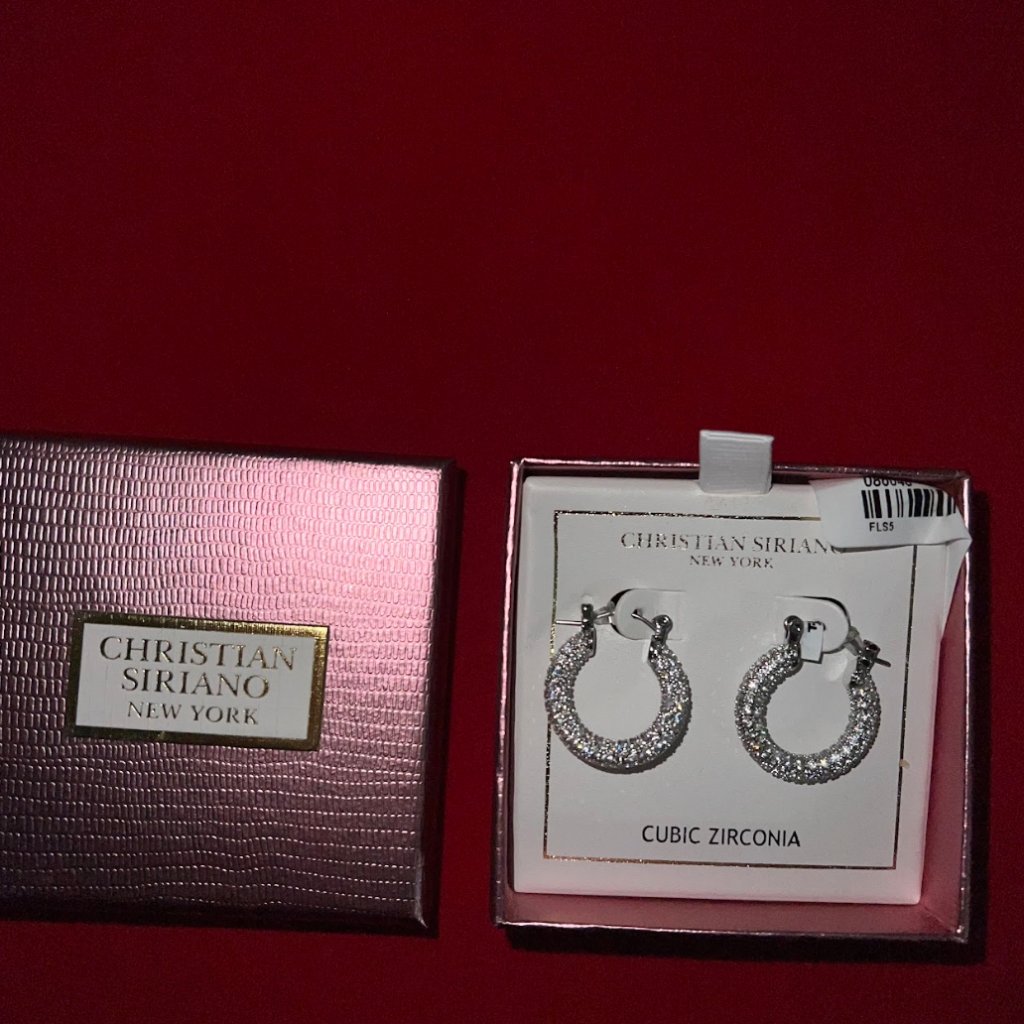 Silver-T Hoop Earrings Cubic Zirconia Nib 78$